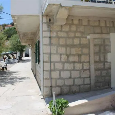 Feral Apartmán *